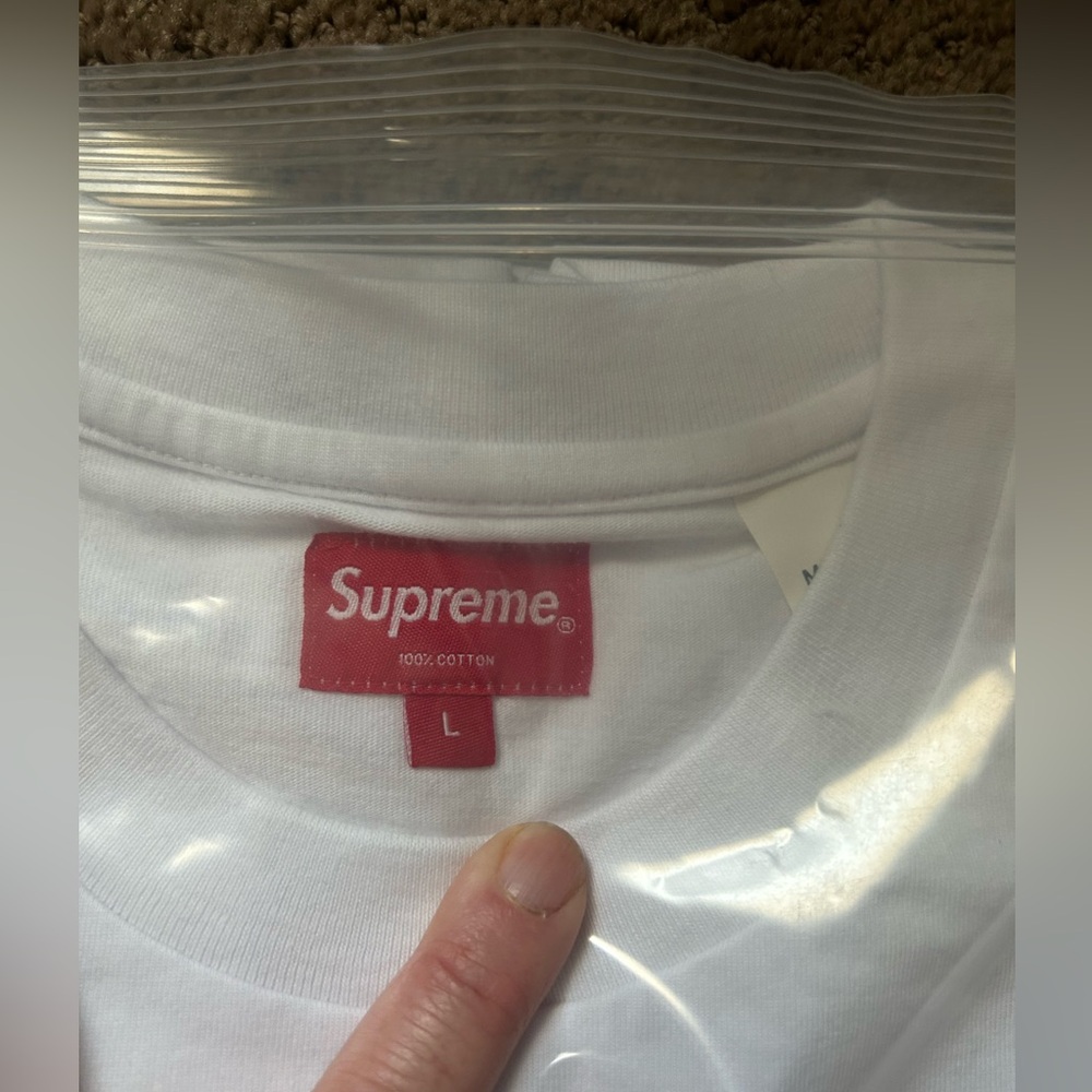 NWT Supreme Old English Glow White T-Shirt with Purple Graphic Large - Picture 4 of 9